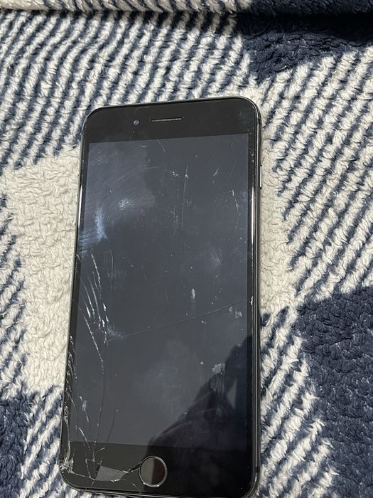 Iphone 8 plus……………