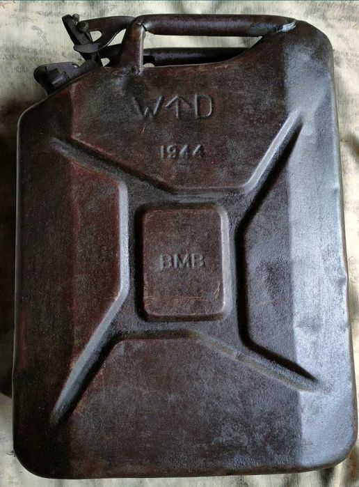 Kanister metalowy 1944 r.