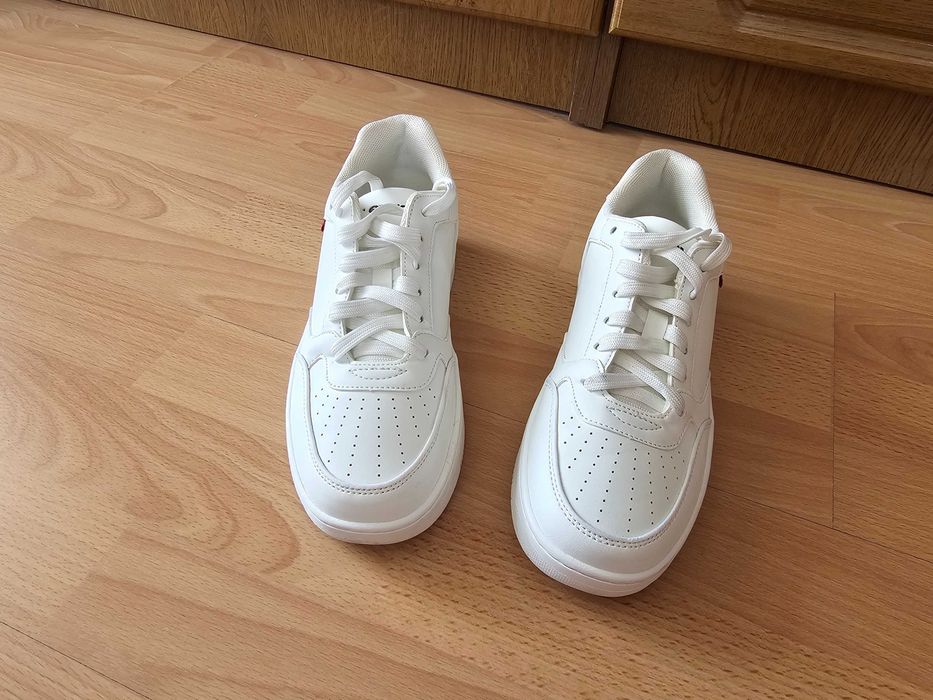 Buty Levi's Paige 38(24cm) białe
