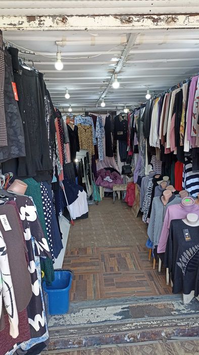 Продам контейнер на південному ринку (одяг, взуття)