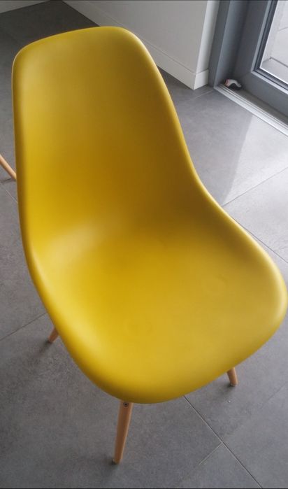 Żółte krzesła Enzo plastikowe