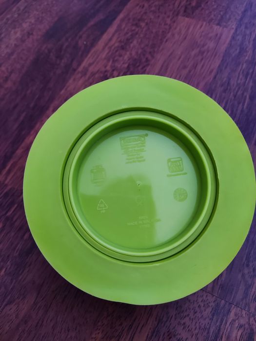 Plastic bib and suction plate64285986243713121