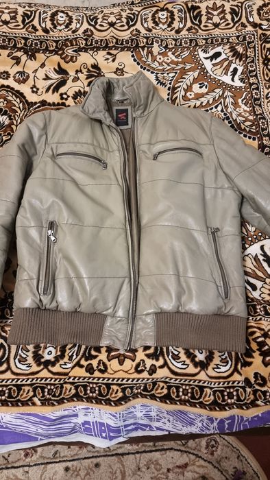 Продам кожаную  курточку