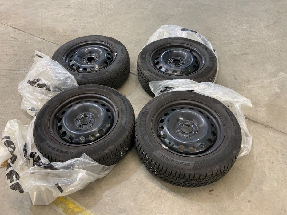 Jantes de ferro com pneus