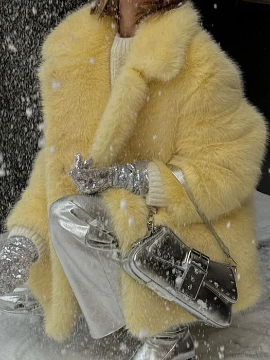 Шуба з еко хутра під песець вершкове масло  яскрава тренд 2026