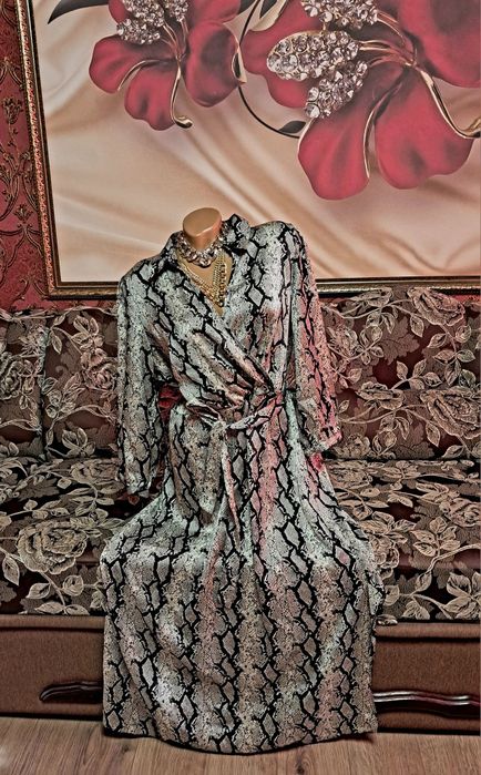 Серо-черное платье сукня под пояс.