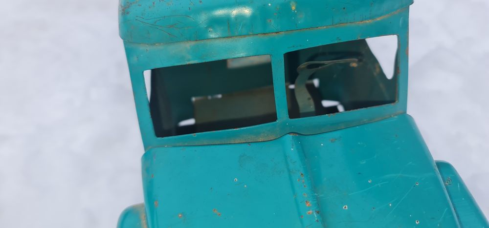 Продам старую железную машинку