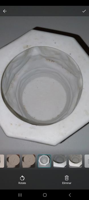 Vaso antigo em cerâmica
10 cm de diâmetro e de altura aproximadamente