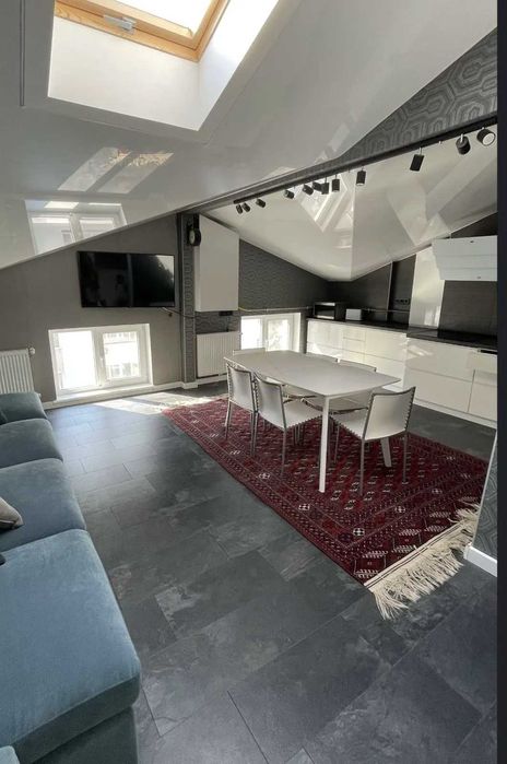 Продається простора 3кім квартира в центрі міста,вул.Бельведерська!