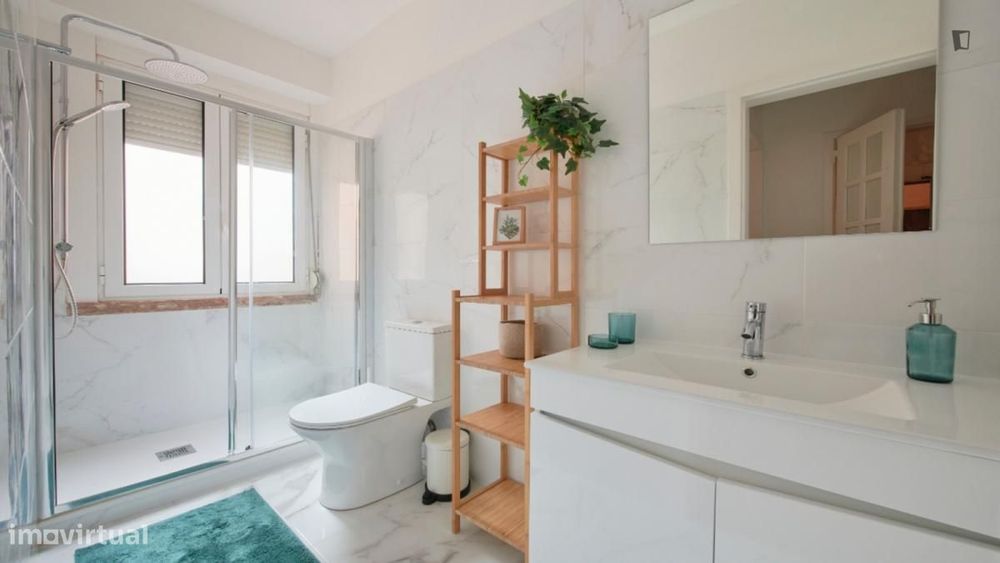 Quarto - localizado em São Sebastião Lisbon