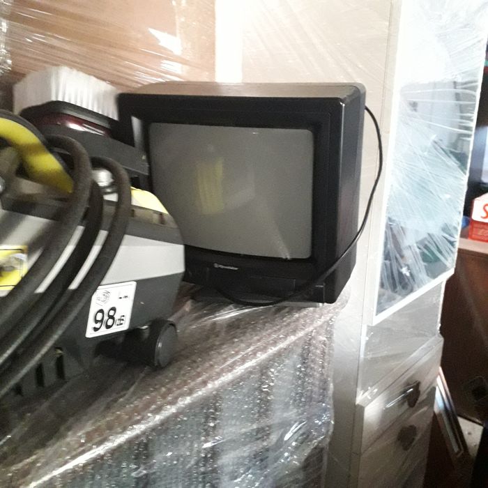 Televisão de campismo e monitor de PC Amora • OLX Portugal