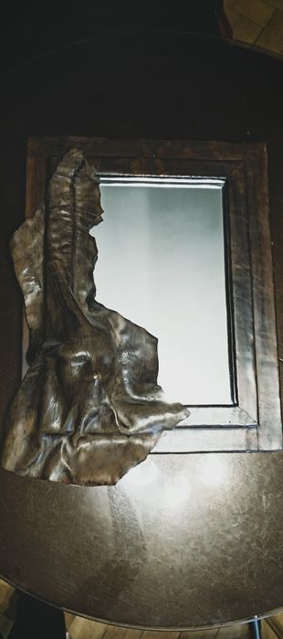 Lustro w skórzanej oprawie