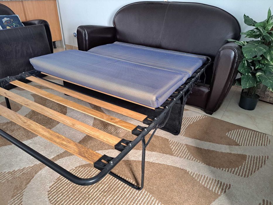 Sofá cama e 2 individuais, em pele sintética, vintage