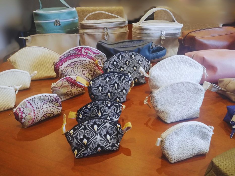 Bolsas, Estojos e Necessaires Artesanais em Couro Natural/Sintético