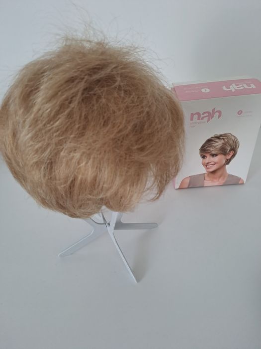 Krótka peruka damska blond NAH Alternative Hair (włókno modakrylowe)