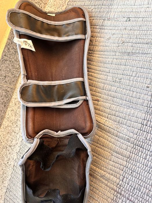 Caneleiras venom para artes marciais kick boxing / Muay thai