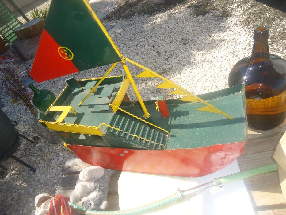 Barco de pesca em ferro