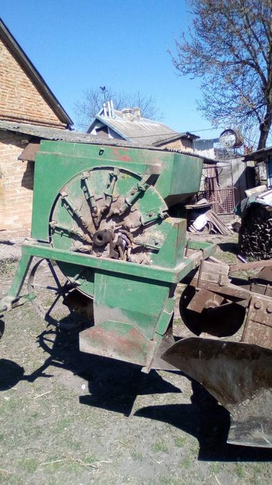 Картоплесажалка на плуг