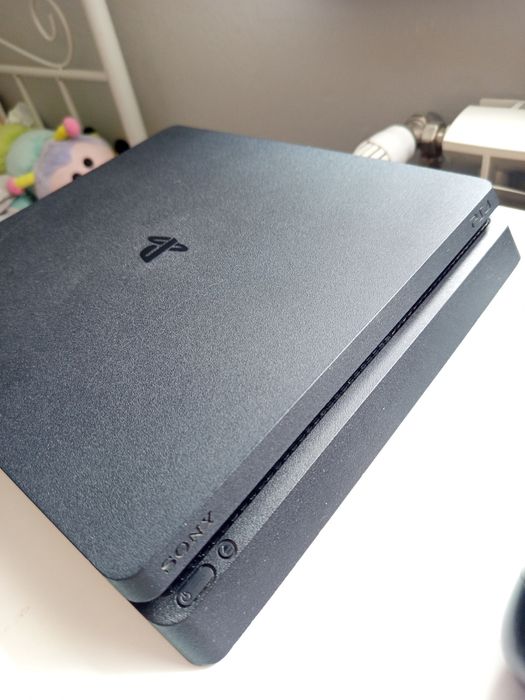 Konsola PlayStation 4