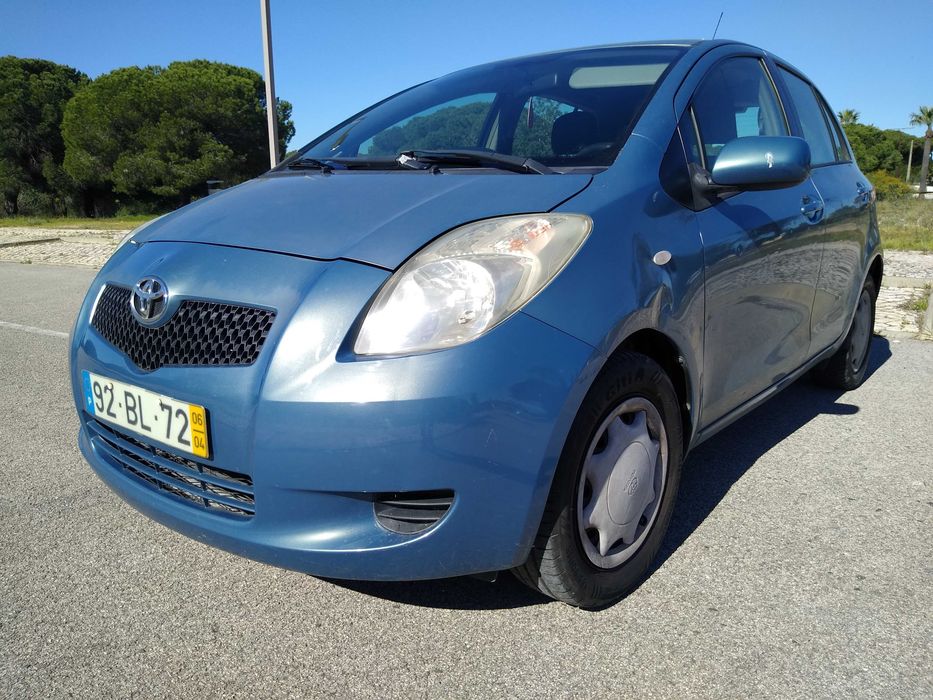 Toyota Yaris 1.0 998cc Abril 2006 – Económico e Fiável