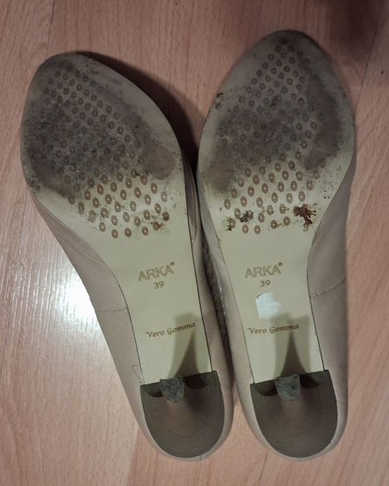 Buty beżowe, buty damskie na wysokim obcasie, buty  arka 39, arka