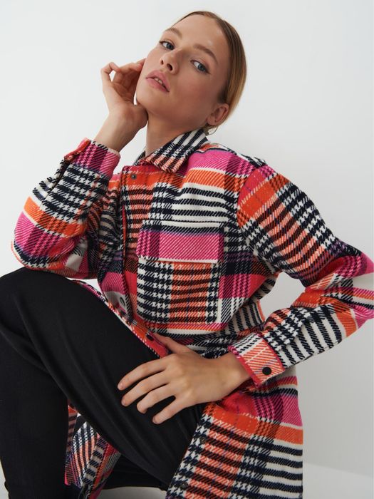 Piekny Plaszcz w krate Mohito