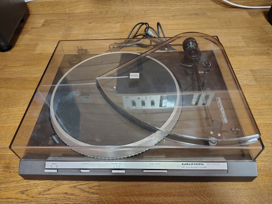 Продам hi-fi вініловий програвач Grundig PS 2500  (без картриджа і голки)