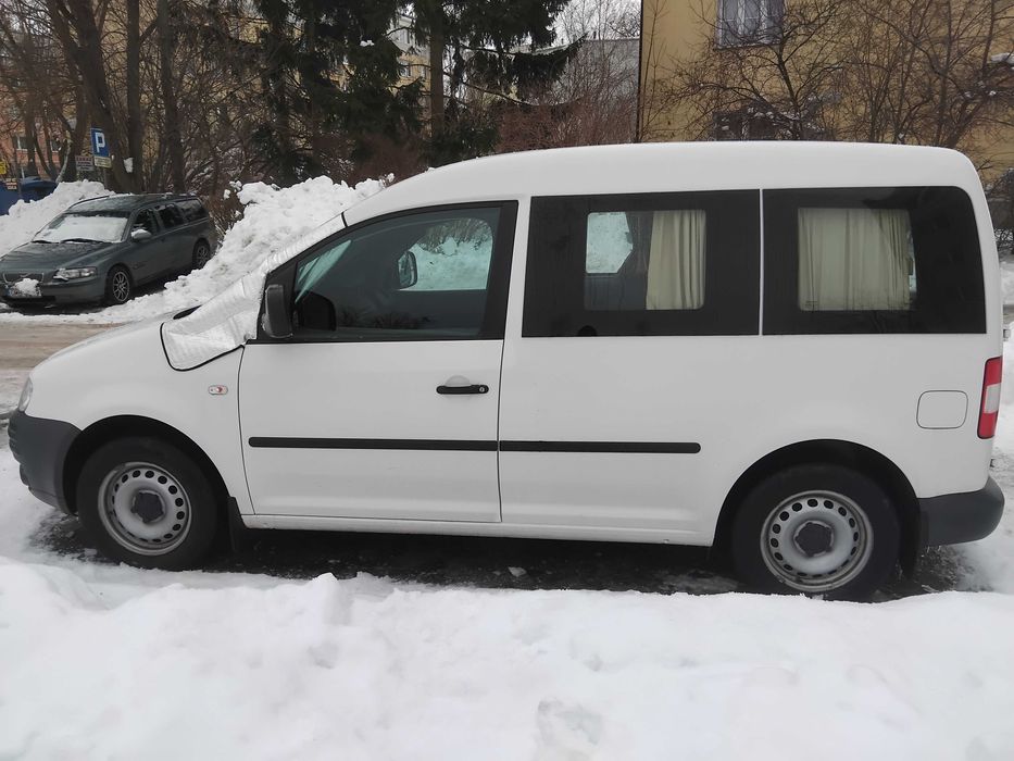 Автомобіль Volkswagen Caddy 1.9 TDI 2010 року