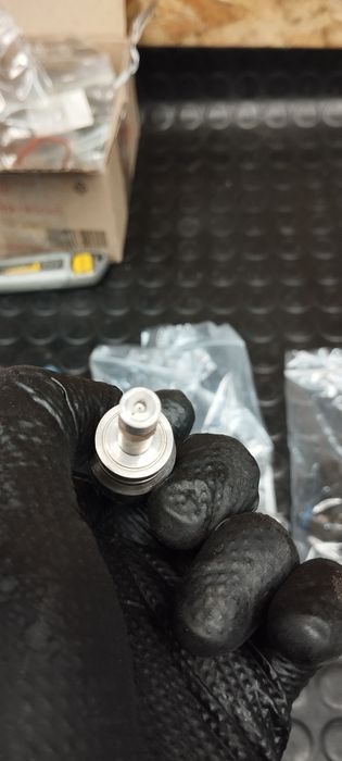 Паливні форсунки Audi a6c6 2,8 FSI