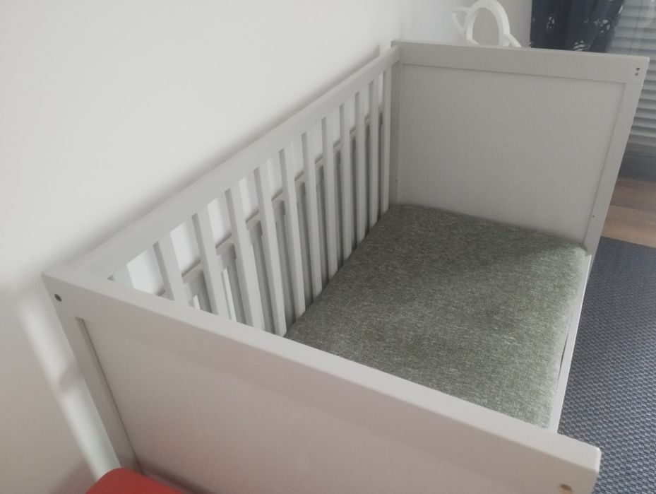 Berço (cama) de cor cinza (Marca IKEA)