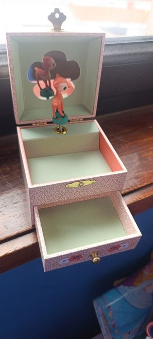 Caixa de música de criança