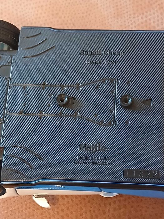 Коллекционная модель автомобиля Maisto Bugatti Chiron в масштабе 1:24,
