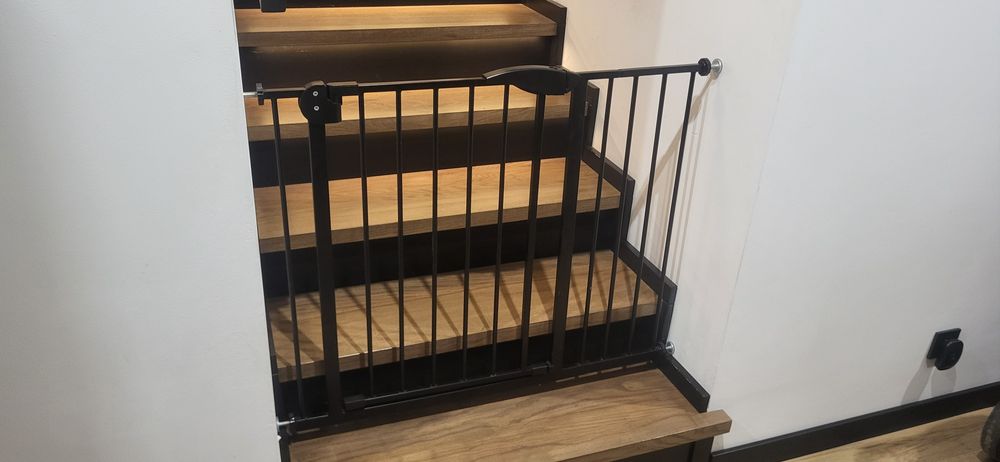 Bramka zabezpieczającą na schody