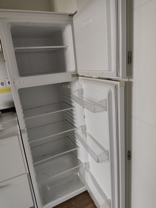 Frigorífico e ccongelador branco