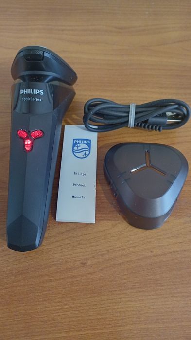 Електробритва Philips 1000+чохол.