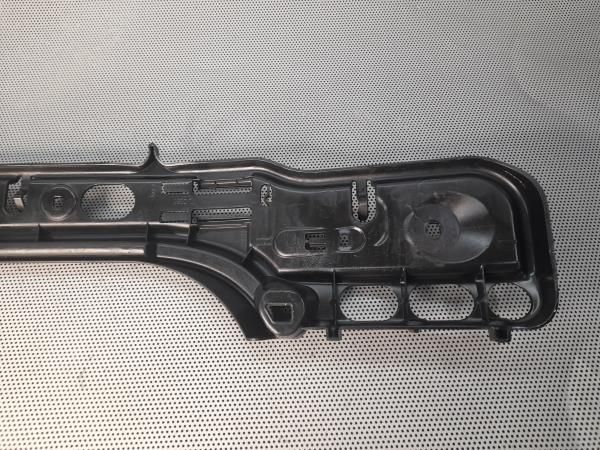 Guia de pára-choques trás direita BMW 5 (E60)