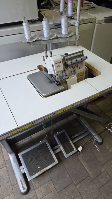 Overlock przemysłowy Pfaff
