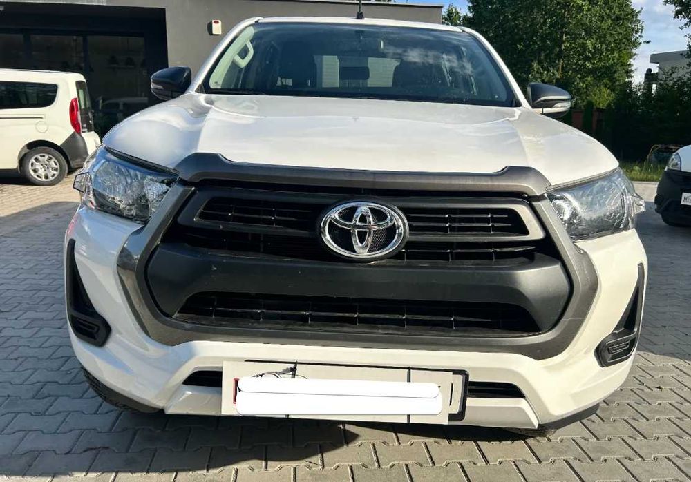 Разборка Toyota Hilux бампер комплектний