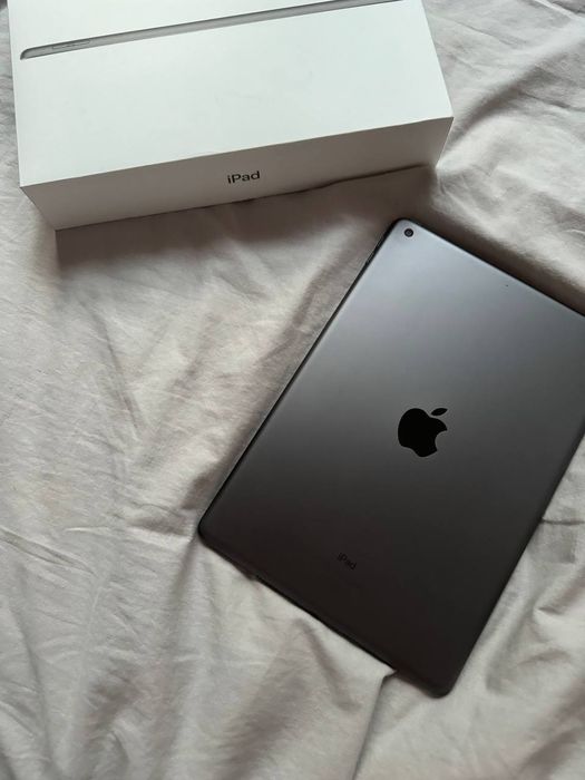 Appl IPad  9th Gen  256GB  wi- fi   10.2 Space Grey