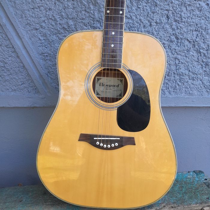 гітара Maxwoog..