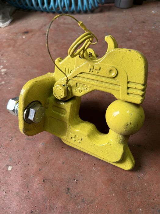 Фаркоп для легкового автомобіля/буса