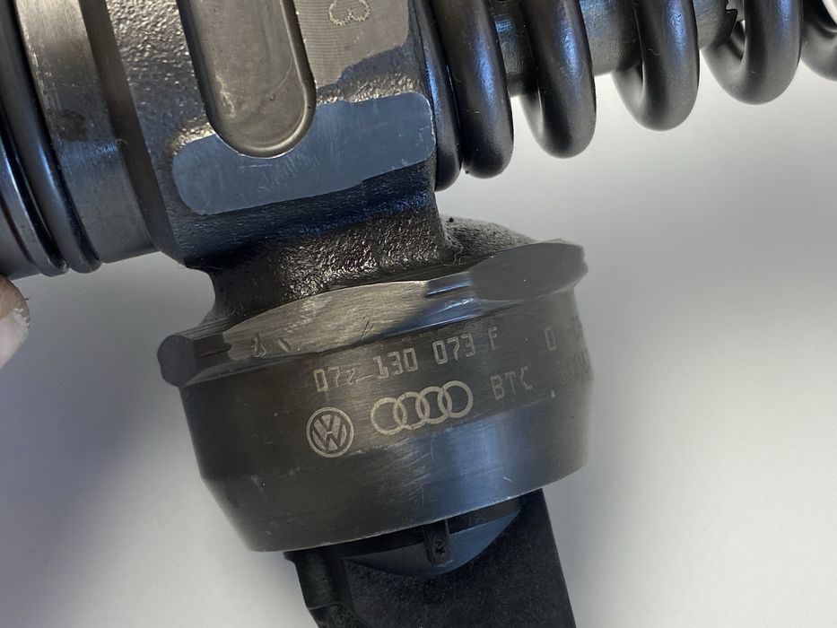 Насос-форсунка VW T5 1.9TDI 2003-2010 Фольксваген Т5 038130073BN