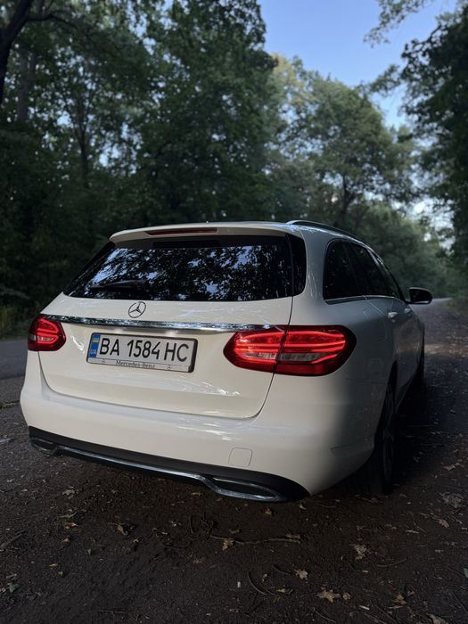 Mercedes-Benz C 220d 2018 • 2.2 Diesel