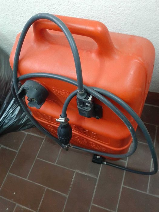 Barco Semi-rigido "COMO NOVO" Honwave T40 AE2 c/ Atrelado e motor Yamaha de 25Hp a gasolina
