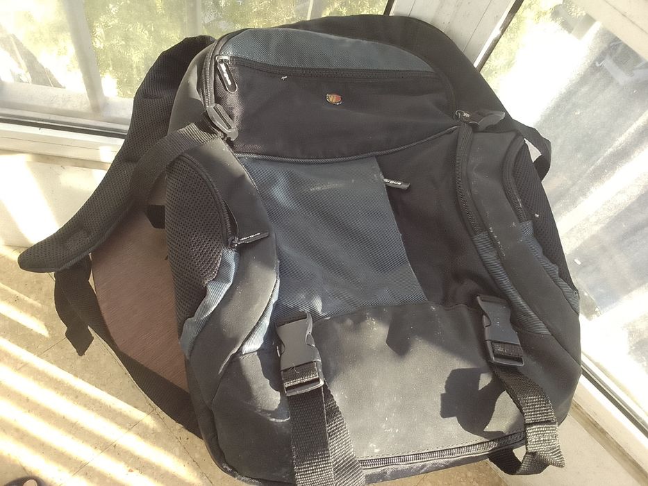 Mochila Targus em bom estado