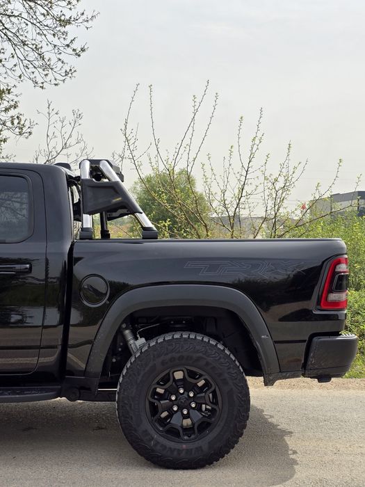 Dodge RAM 1500 rury orurowanie paki chrom Hamar