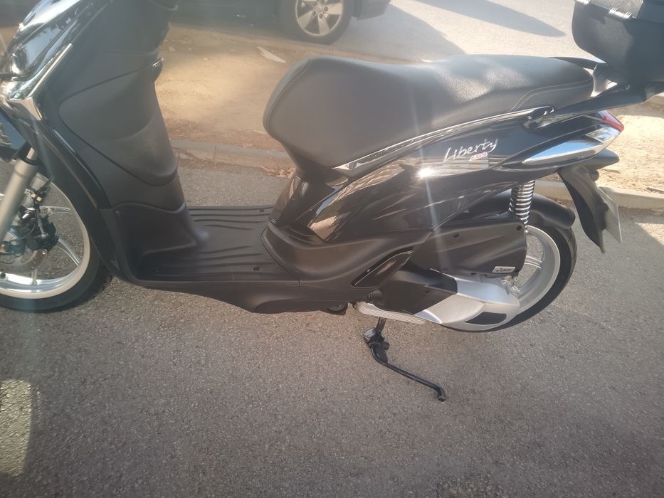 Scooter Piaggio Vespa 125 (como nova)