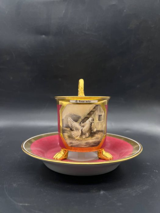 Чайна пара в стилі ампір на фігурних лапках