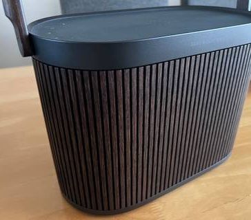 Beosound A5 oak дерево. Bang and Olufsen