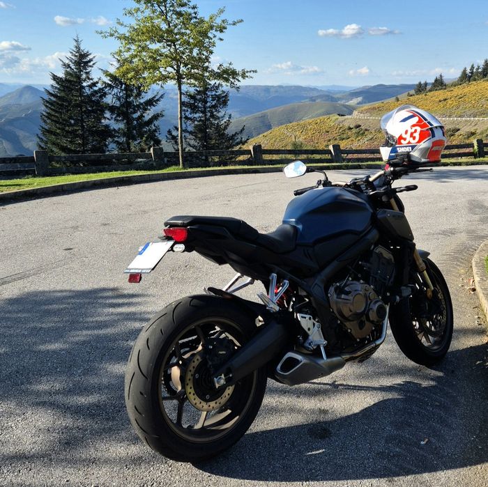 Honda CB650R Neo Sports Café (2023) - Estado irrepreensível